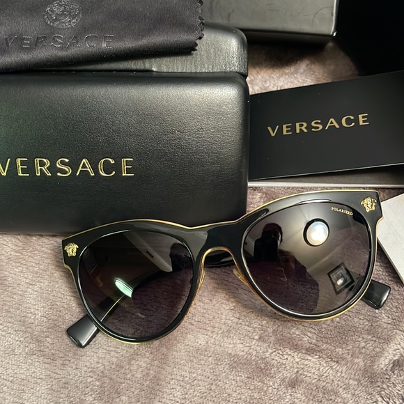 Versace VE2198 Medusa charm women’s sunglasses